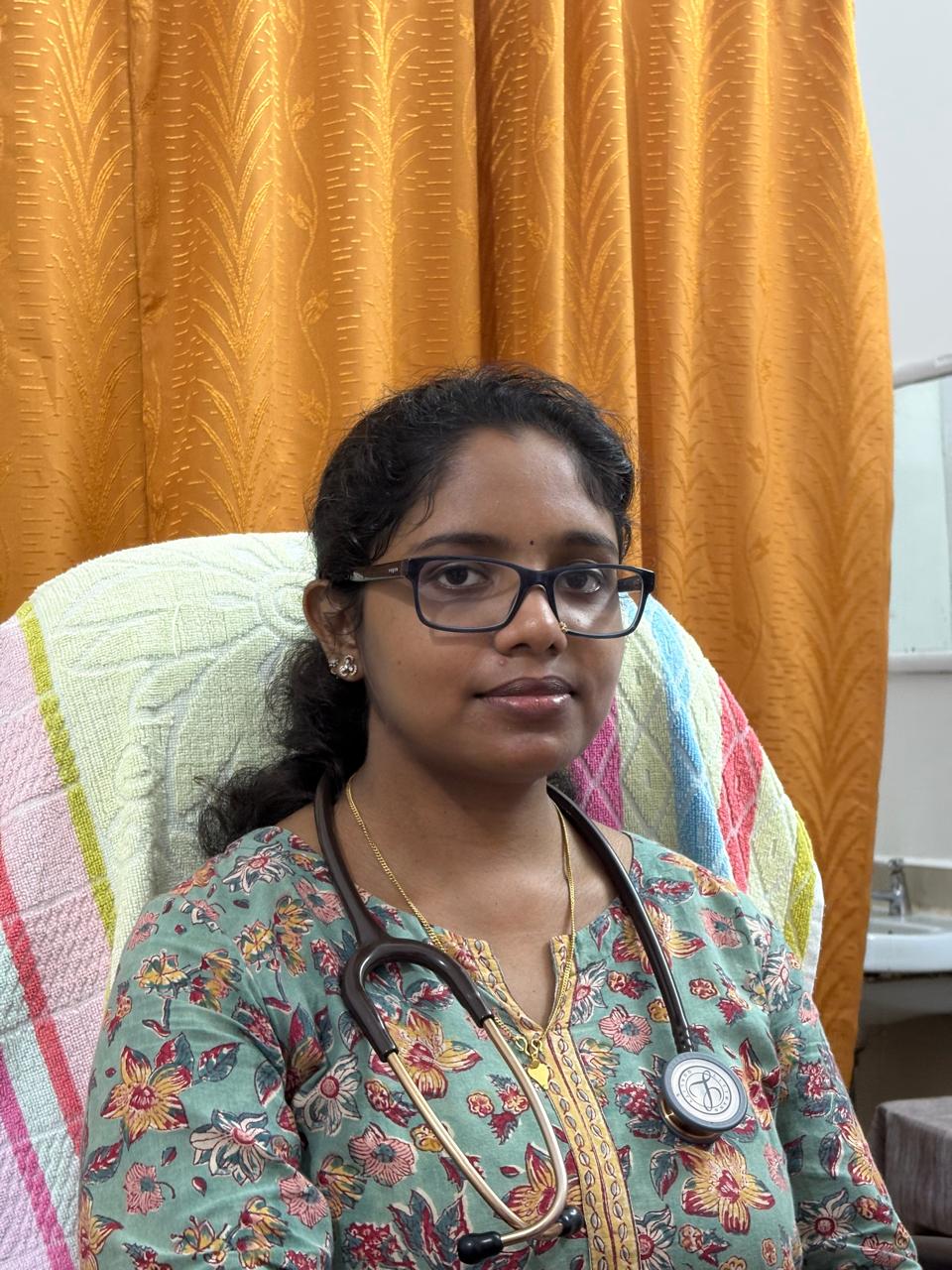 Dr.GAYATHRI GOPINATH MBBS MD CONSULTANT pulmonologist  